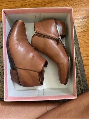 Crown Vintage Tan Leather Ankle Booties with Side Zipper